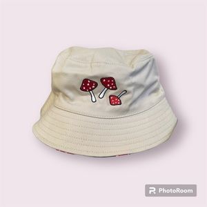 Reversible 🍄 Bucket Hat- NWT
